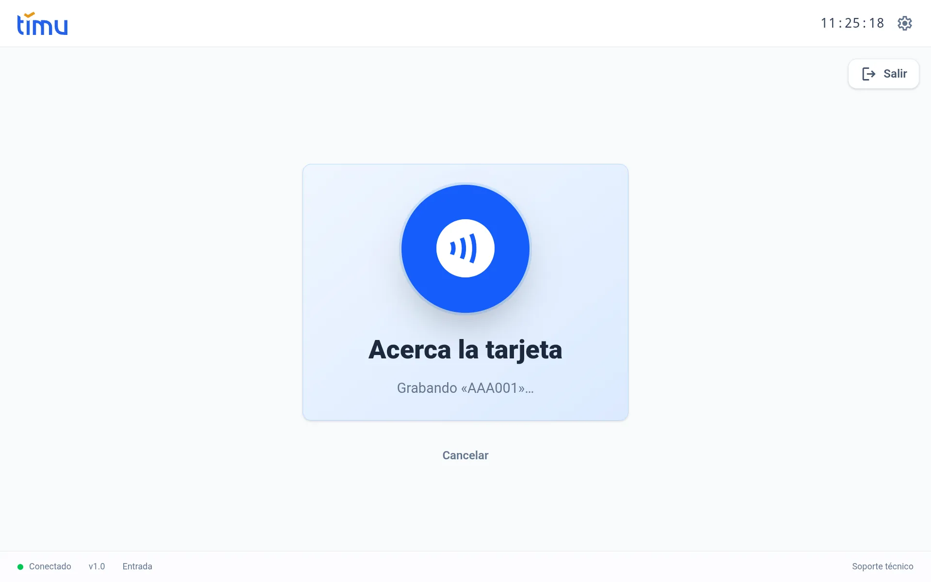 Pantalla «Acerca la tarjeta» grabando el identificador en el chip NFC