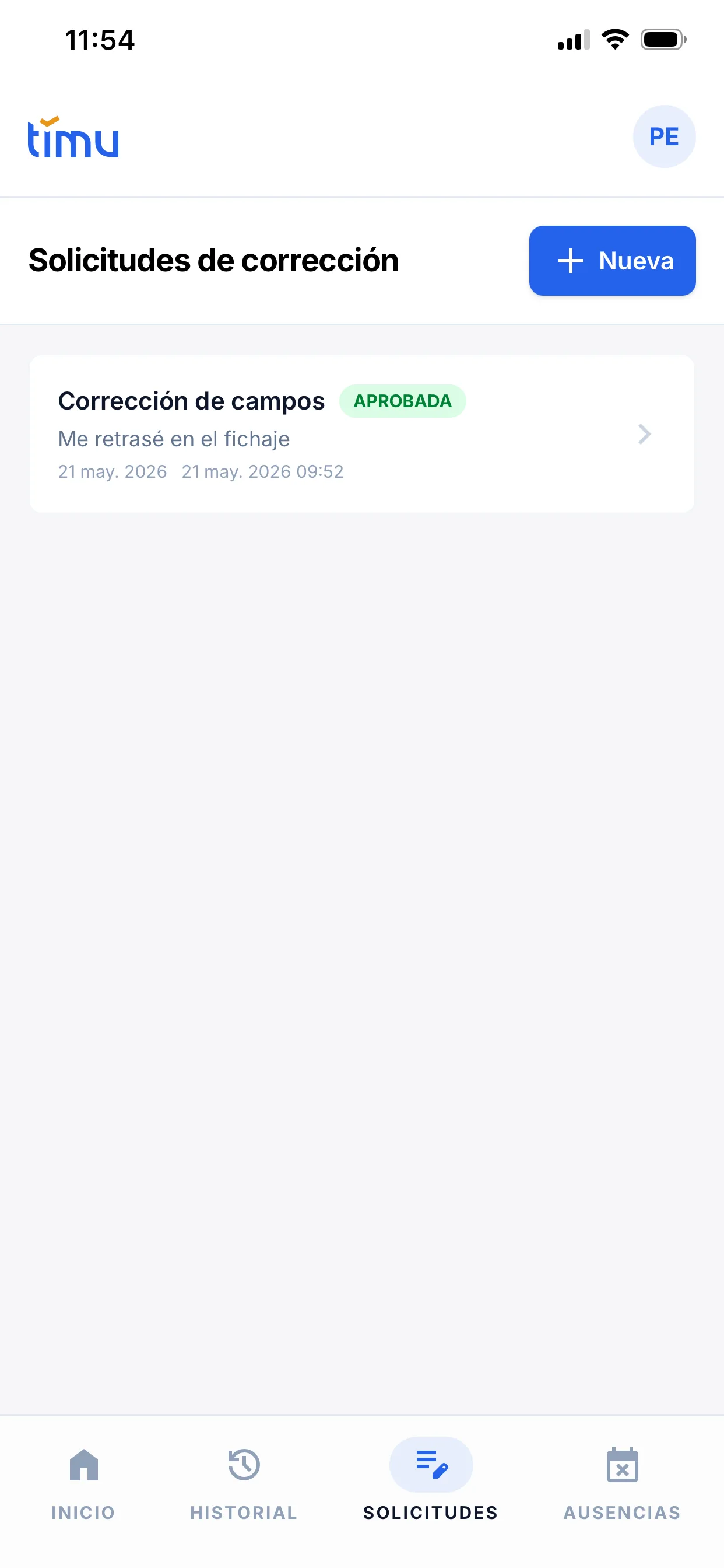 Listado de solicitudes de corrección con el badge de estado «APROBADA»